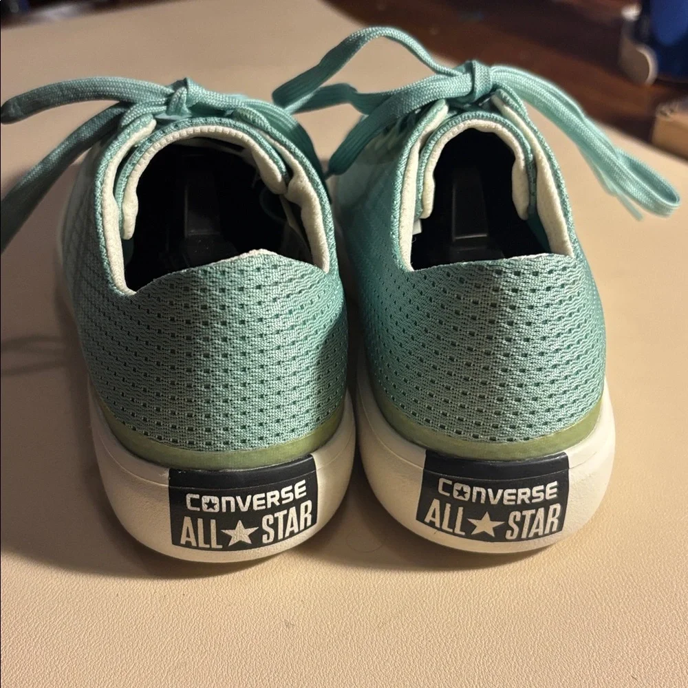 Converse Women's Light Green Sneakers Modrn